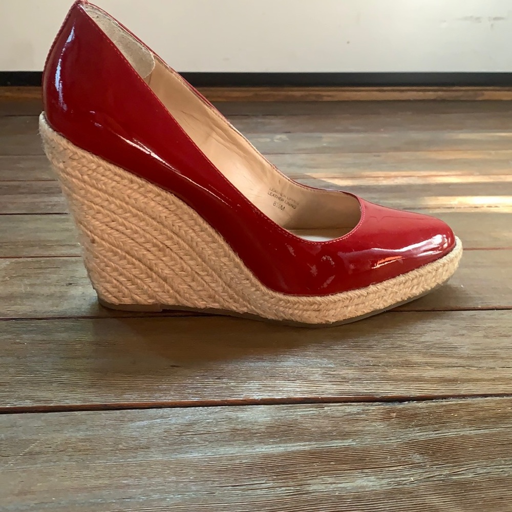 Via Spiga Shiny red wedge